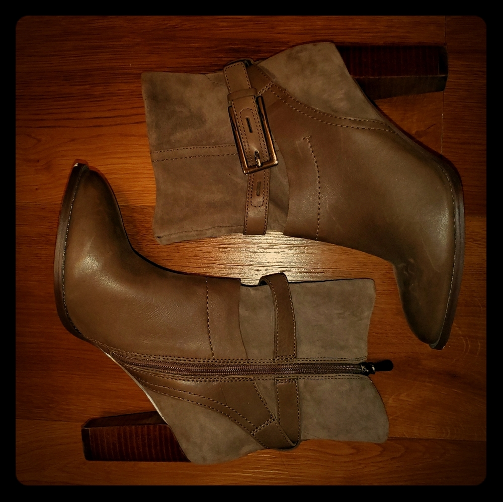 SOLD!!! CLARK'S brand suede boots